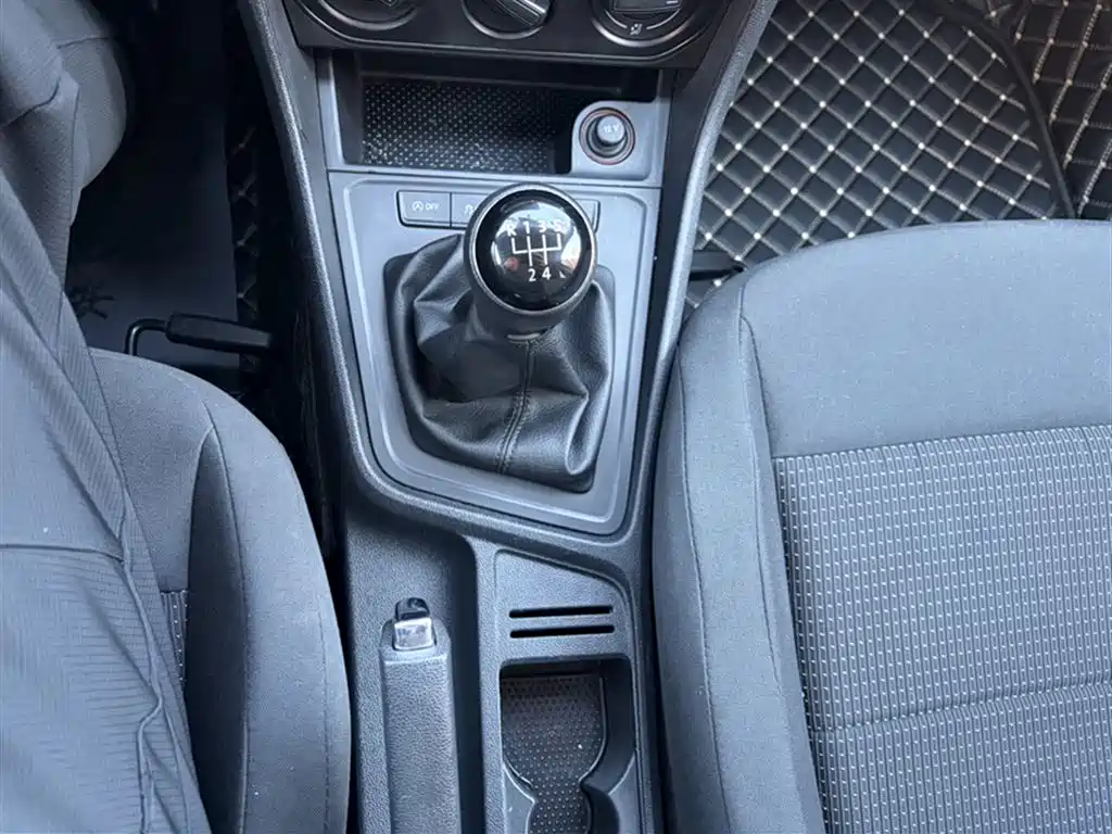 Volkswagen Lavida 2018 Classic 1.5L Manual Trend China VI фото 15