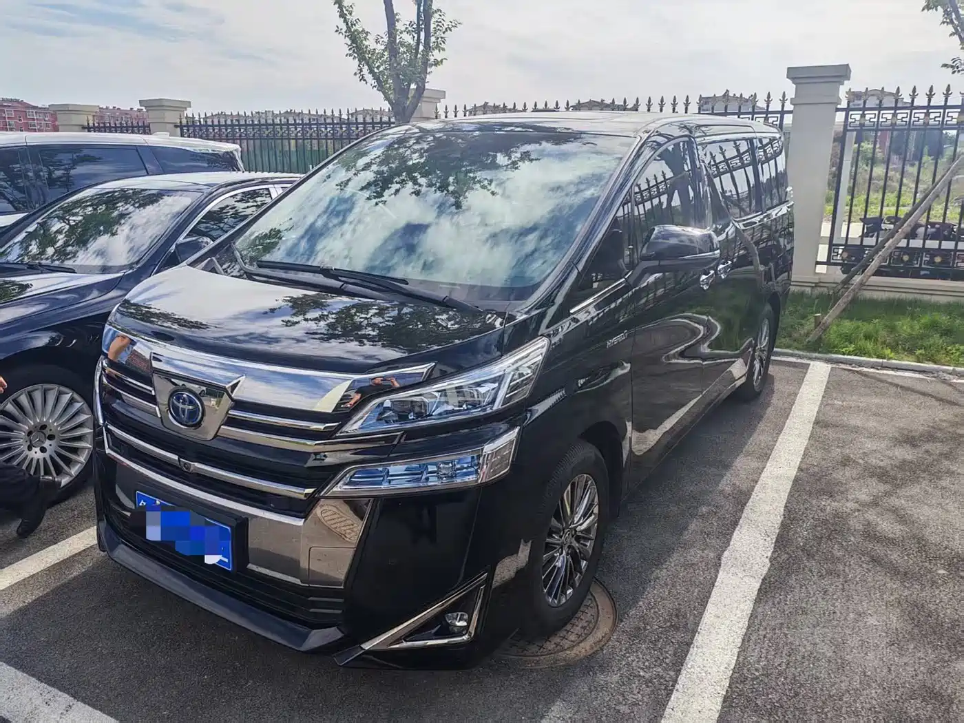 Toyota Vellfire 2020 Twin Engine 2.5L HV Premium Edition