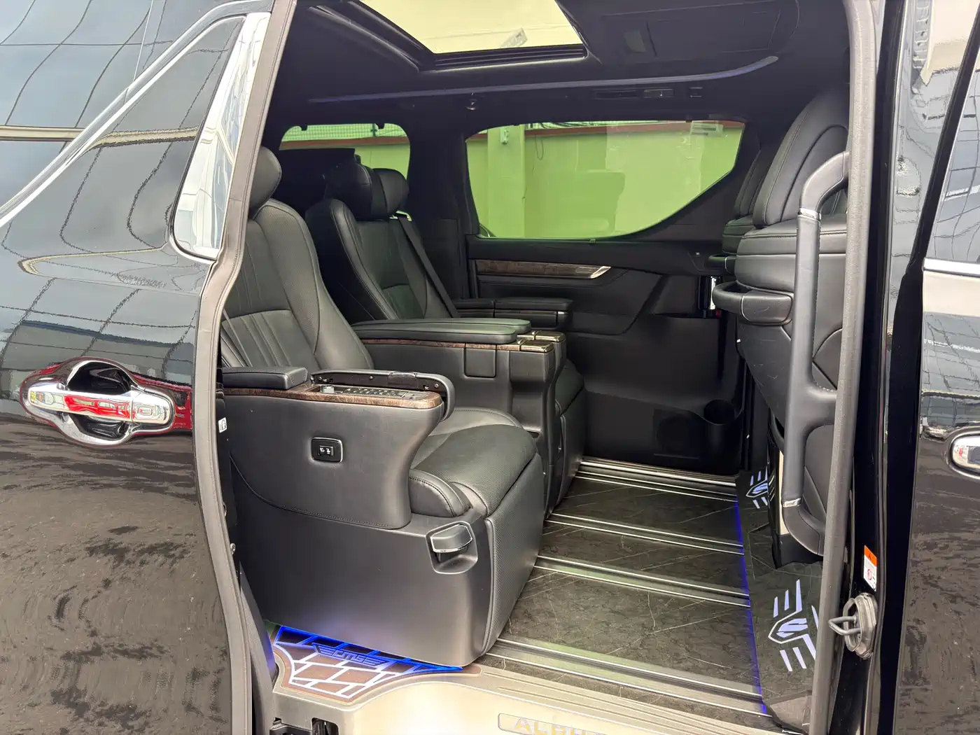 Toyota Alphard 2021 Hybrid 2.5L Premium фото 11