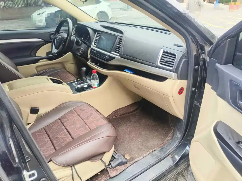Photo 12 - Toyota Highlander