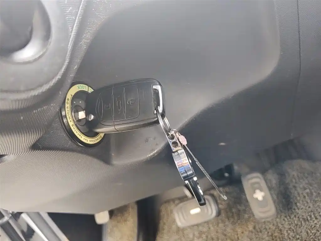 BAOJUN E200