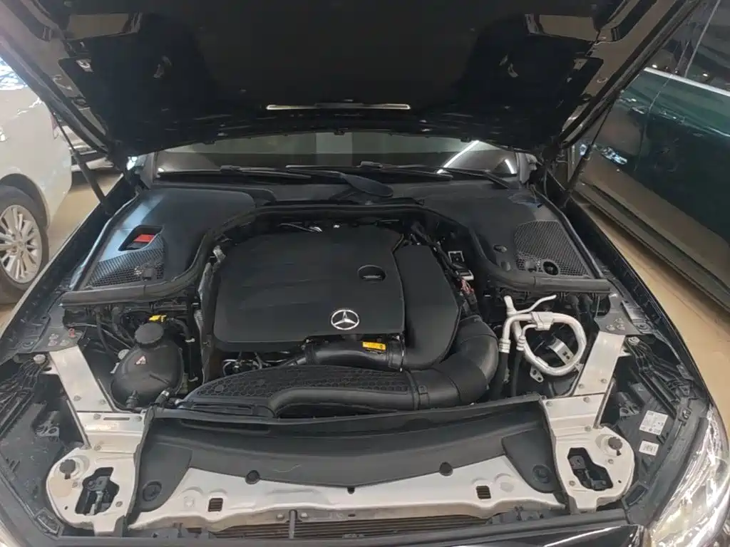 Фото 20 - Mercedes-Benz E-Class