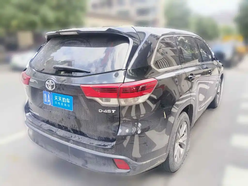 Photo 2 - Toyota Highlander