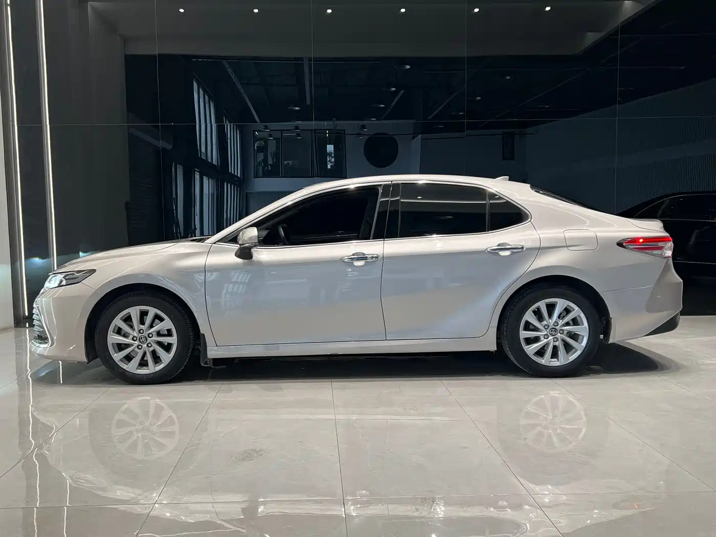 Toyota Camry 2021 2.0G Luxury Edition фото 4