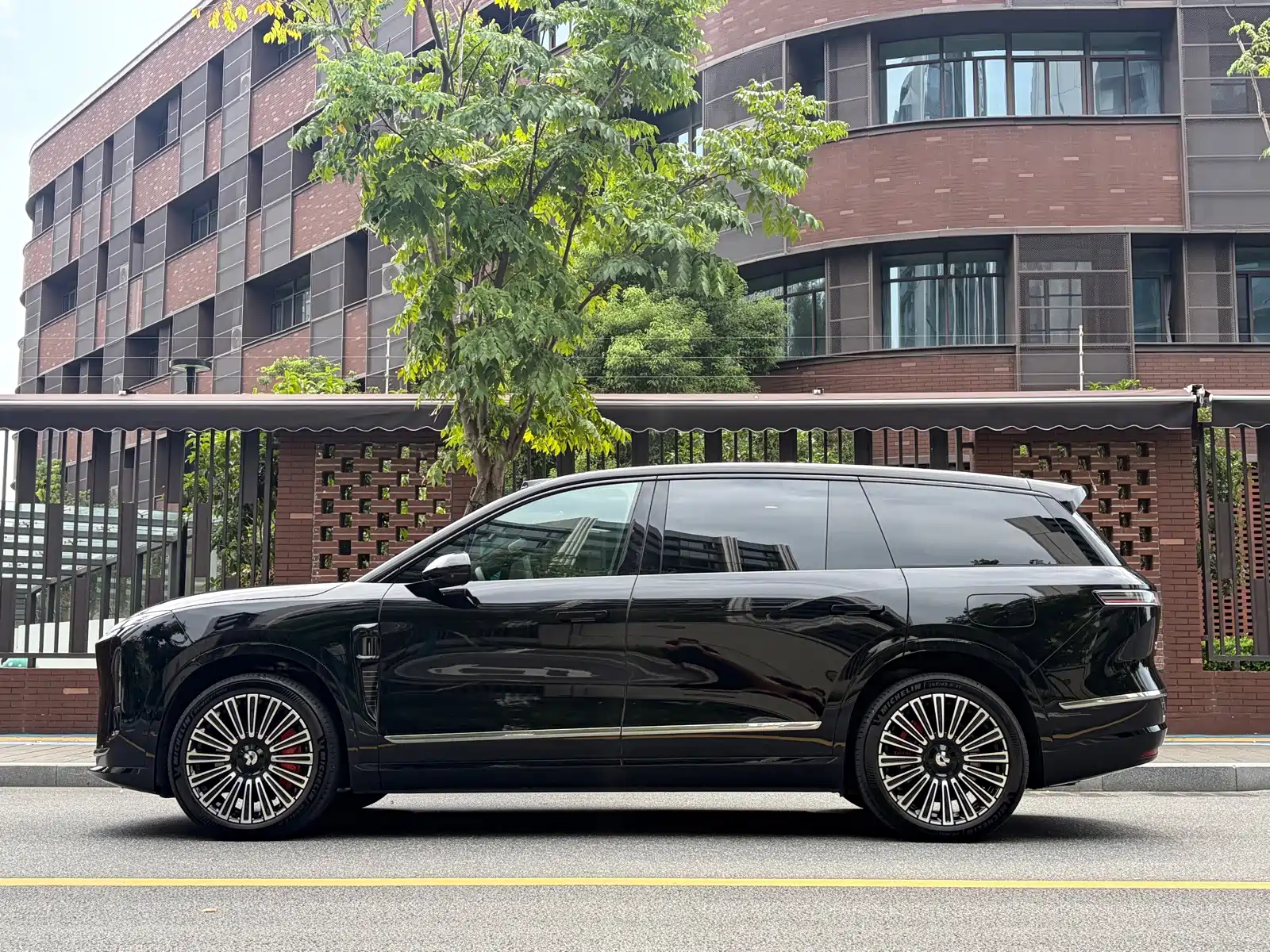 Фото 5 - NIO ES8
