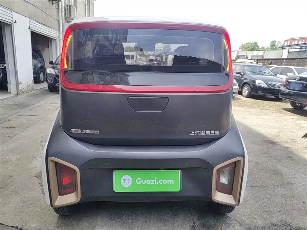BAOJUN E200
