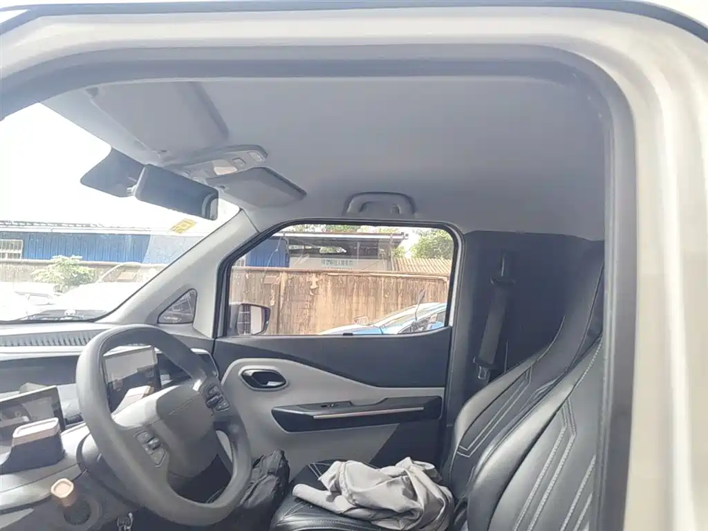 BAOJUN E200