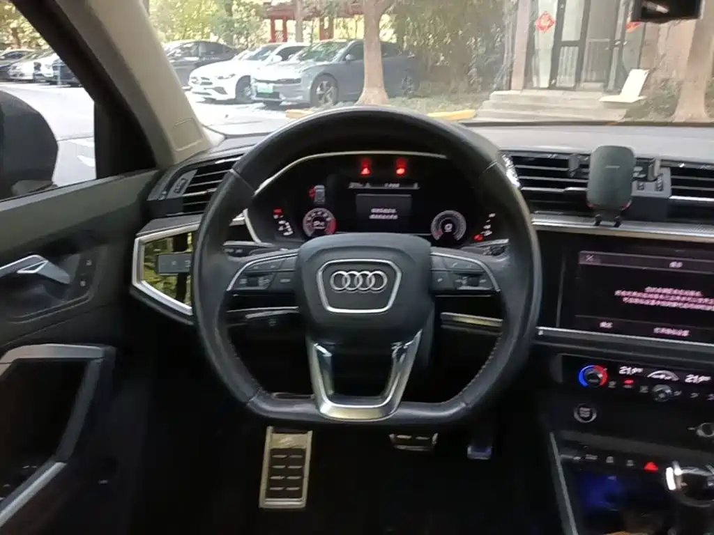 Photo 11 - Audi Q3