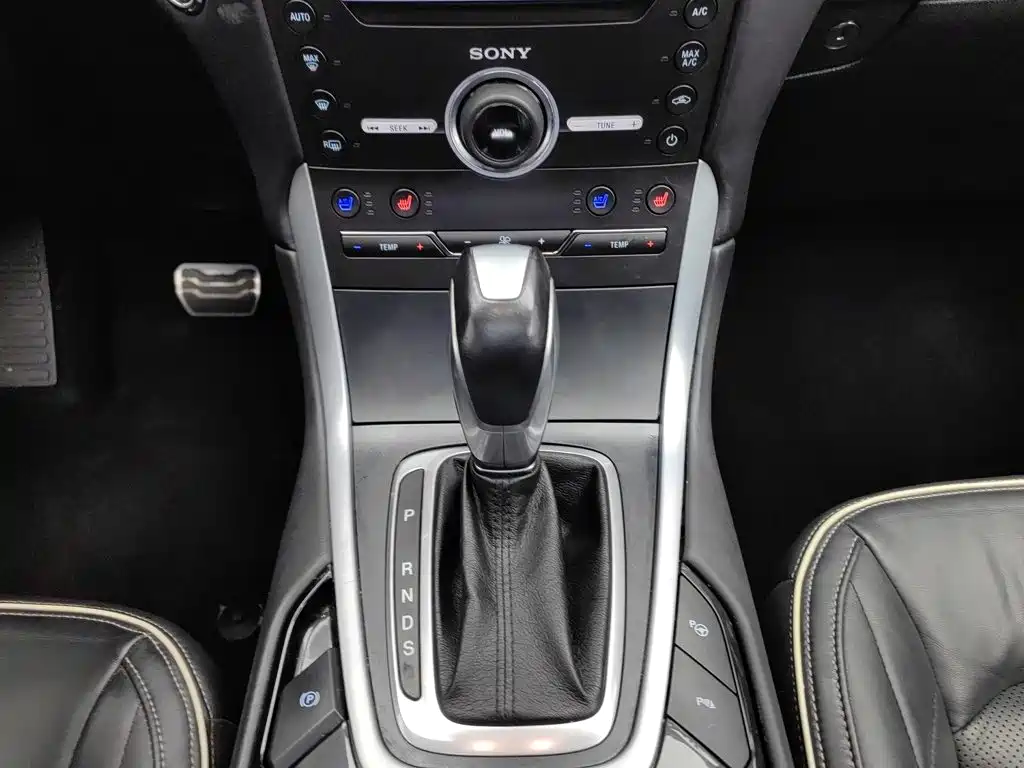Фото 13 - Ford Edge