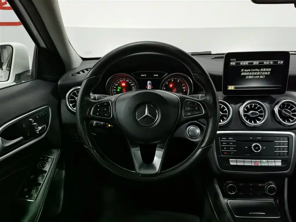 Mercedes-Benz GLA 2017 GLA 200 Fashion фото 11