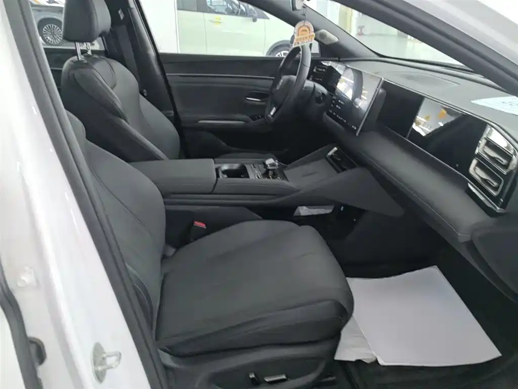 BYD Qin L 2025 DM-i Smart Drive Edition 120KM Surpassing фото 25