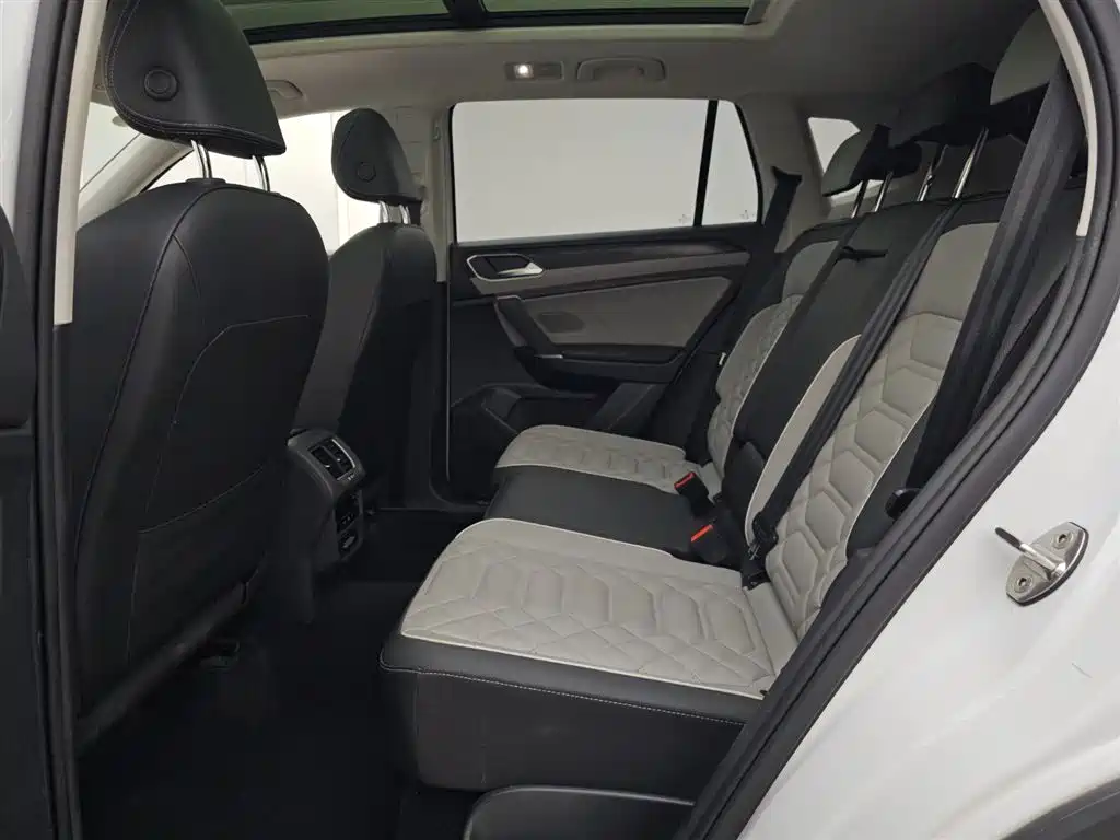 Volkswagen Tayron 2023 300TSI 2WD Luxury Plus Advanced Edition фото 9