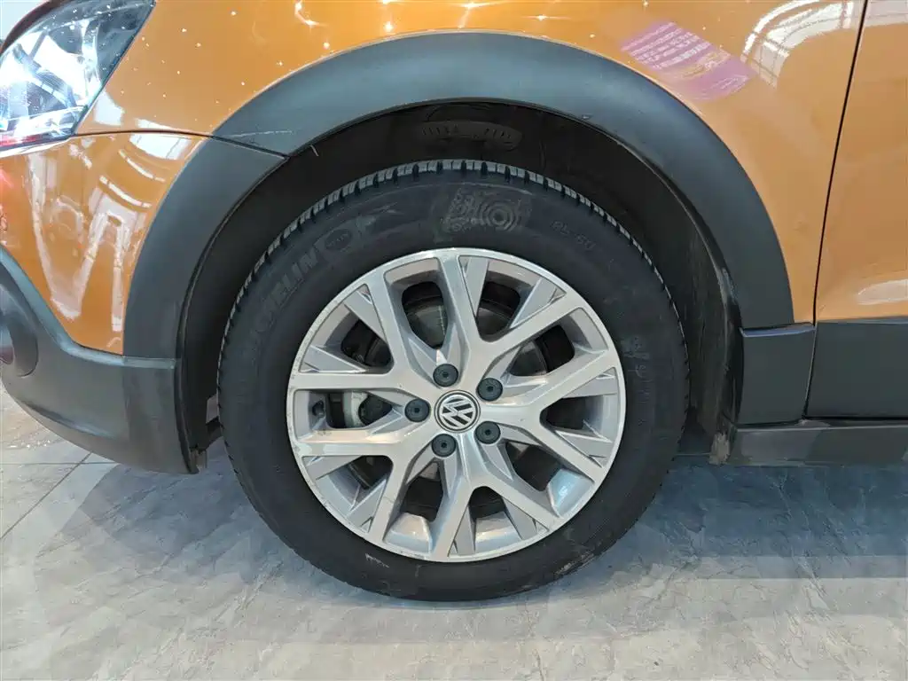 Volkswagen Polo 2016 1.6L Cross Polo Automatic фото 25