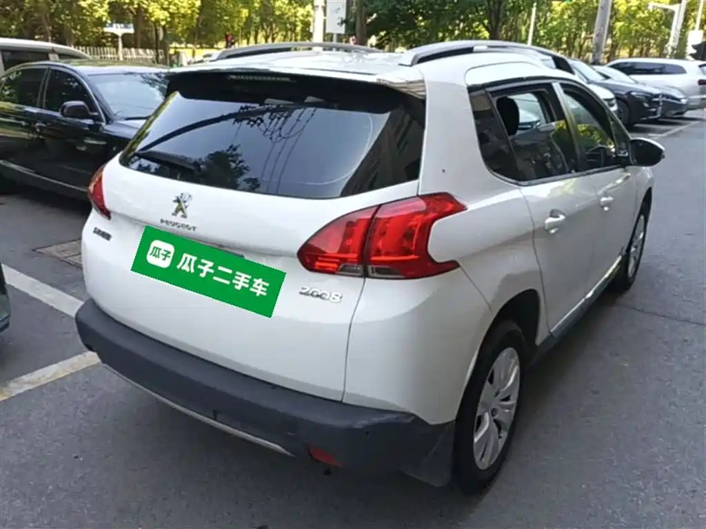 Peugeot 2008 2014 1.6L Automatic Fashion Edition фото 7