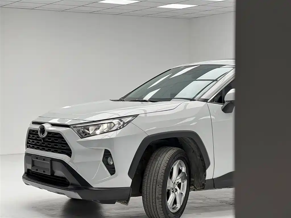 Toyota RAV4 Rongfang 2022 2.0L CVT 2WD Trend Edition фото 6