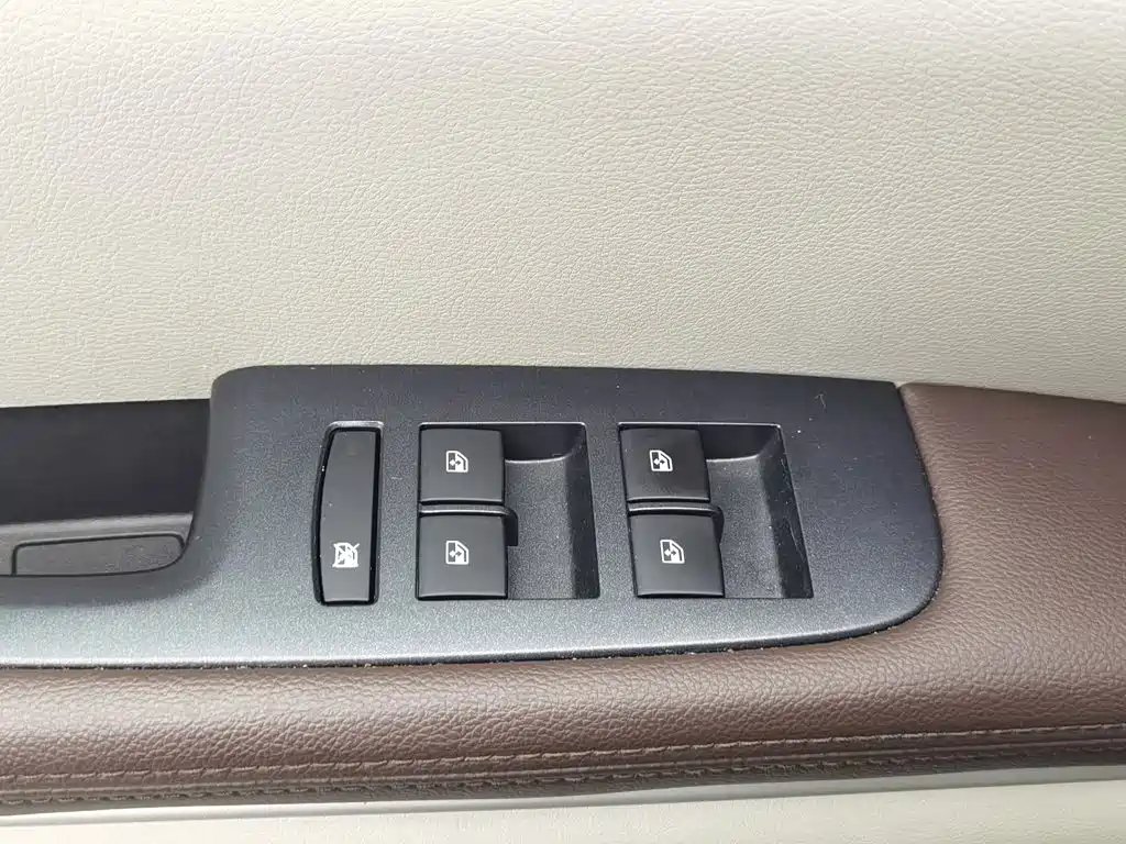 Photo 9 - Buick GL8