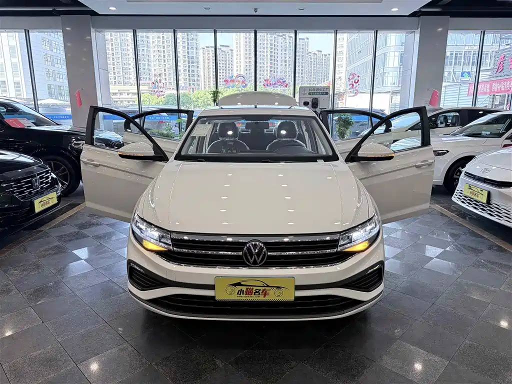VOLKSWAGEN BORA