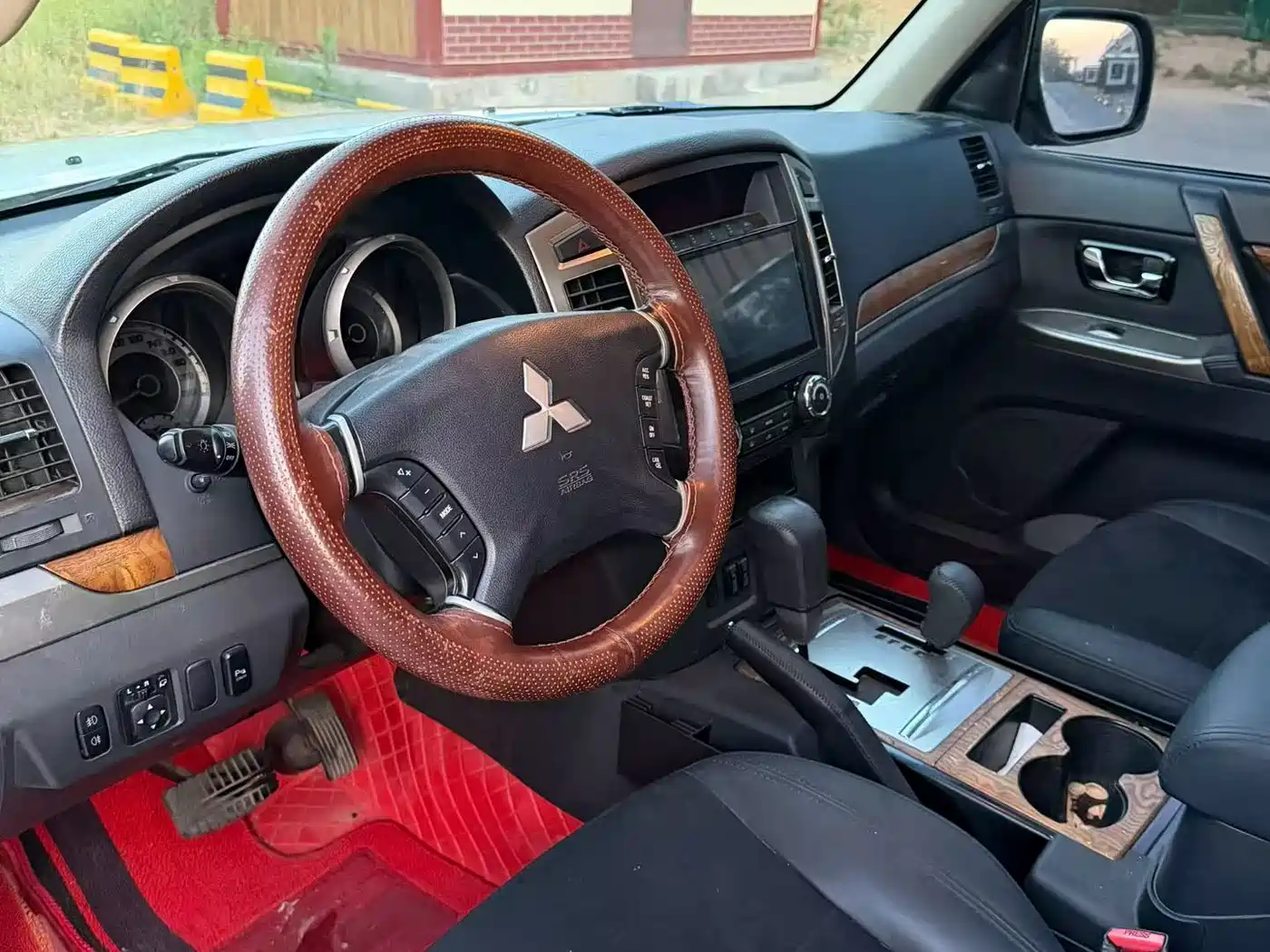 Mitsubishi Pajero (Import) 2019 3.0L Auto Standard Version фото 7