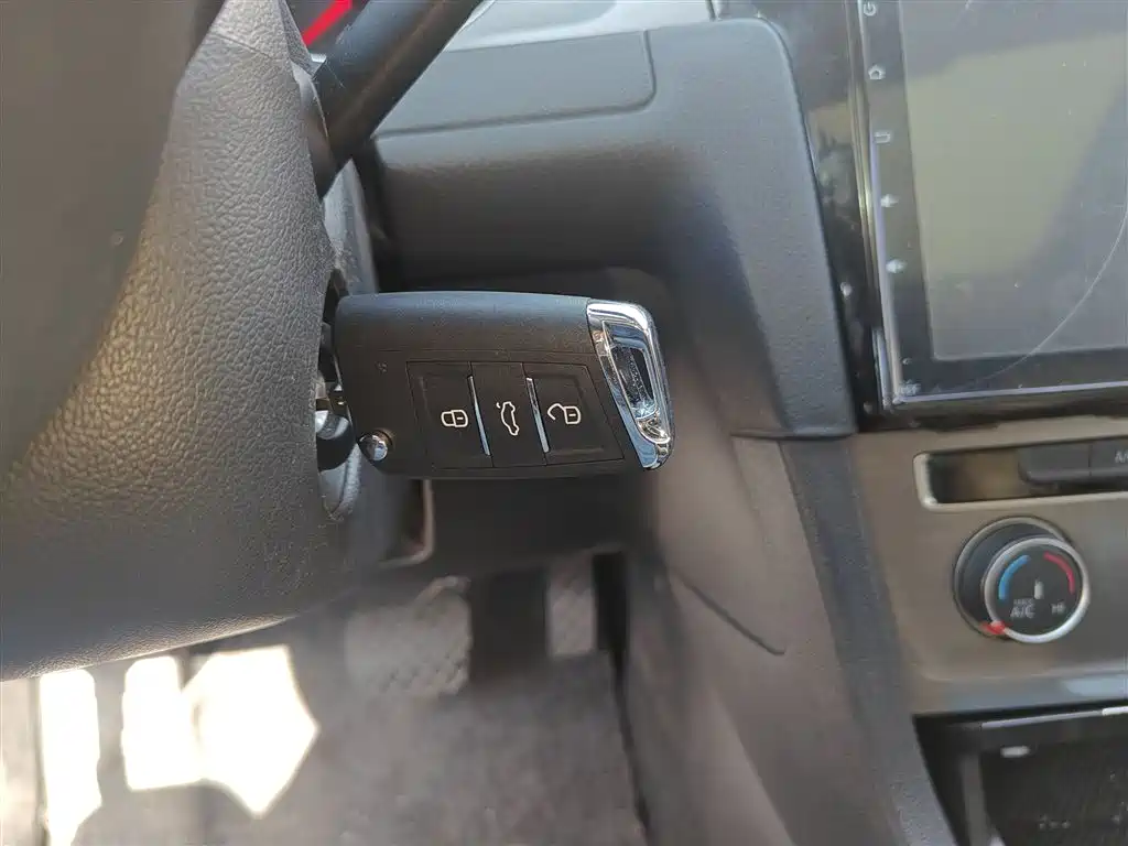 Volkswagen Golf 2016 1.6L Automatic Comfort фото 17