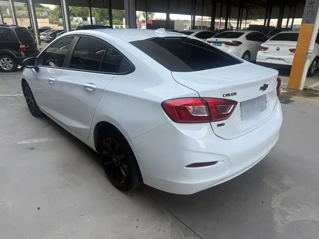 Chevrolet Cruze 2019 2018 Redline 320 Automatic Pioneer Edition