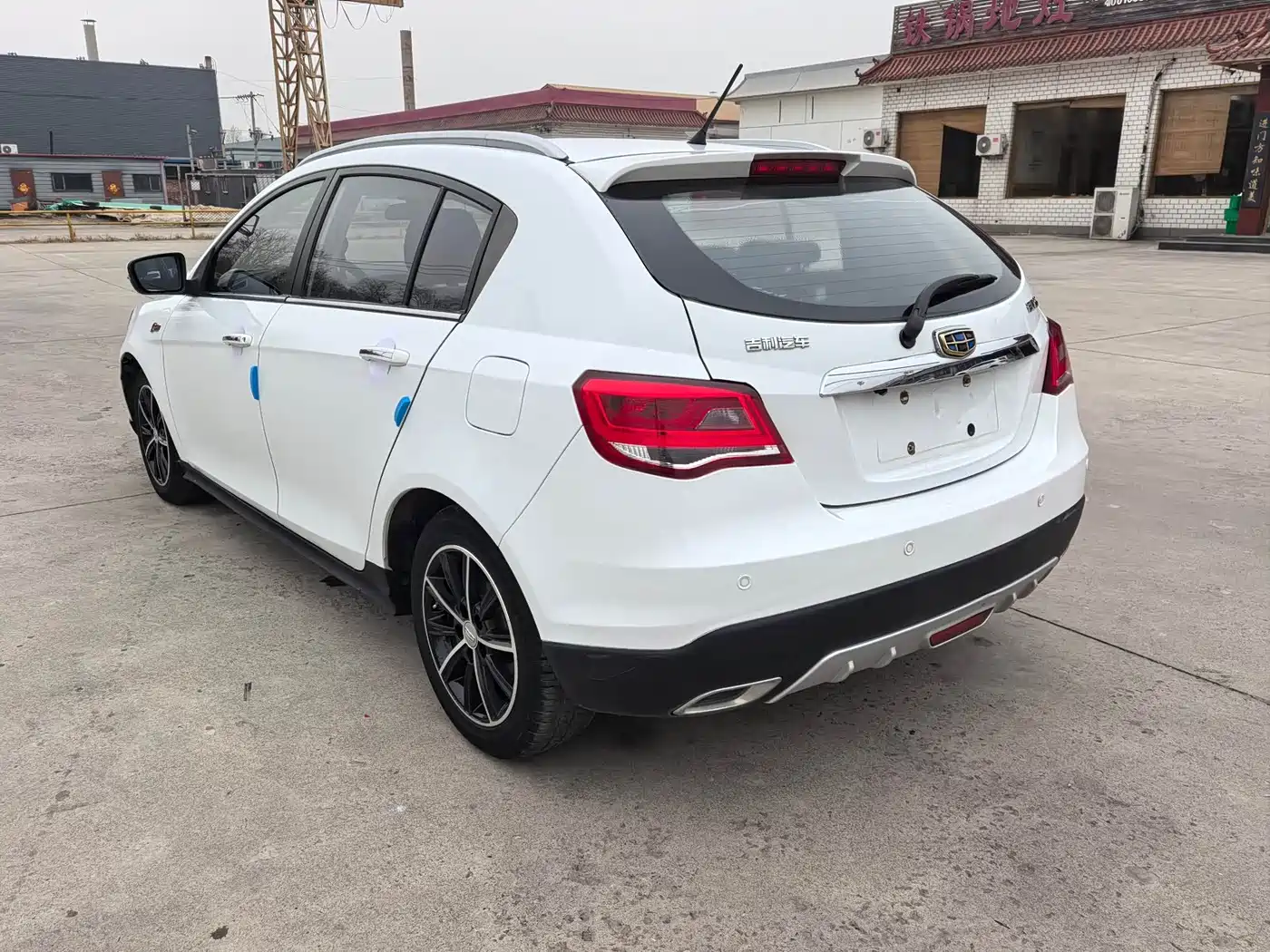 Фото 5 - Geely Emgrand