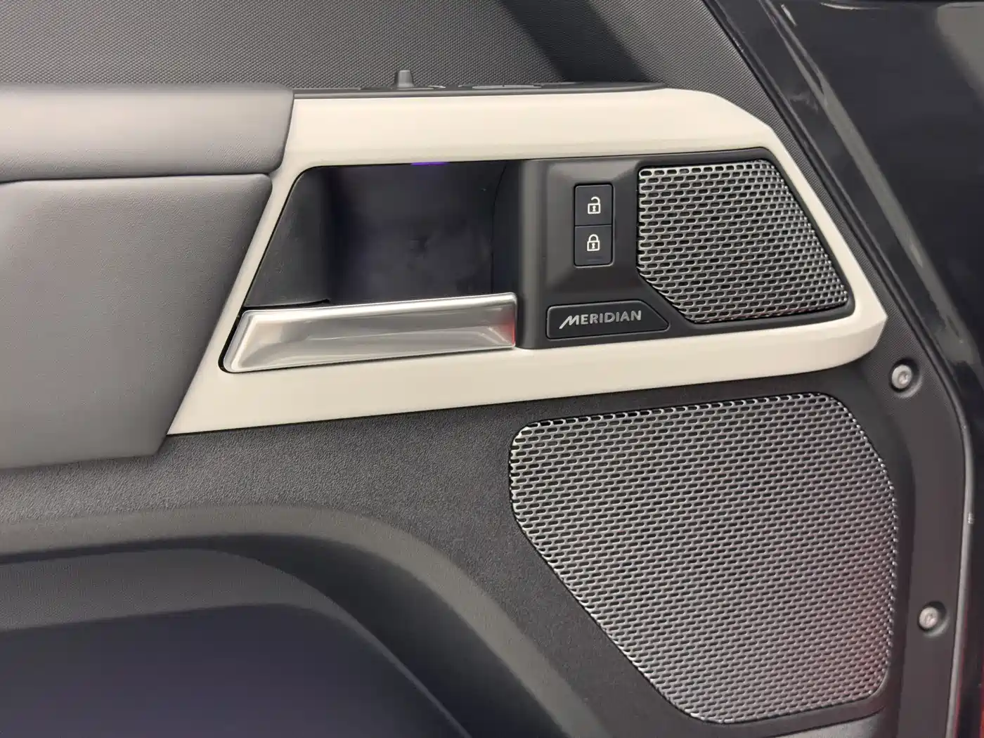 Land Rover Defender 2023 Facelift 110 3.0T P400 X-DYNAMIC HSE фото 24