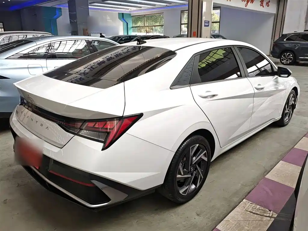 Hyundai Elantra 2023 Model 1.5L CVT LUX Premium Edition фото 23