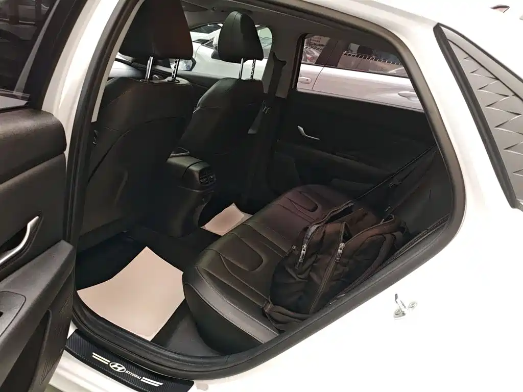 Hyundai Elantra 2023 Model 1.5L CVT LUX Premium Edition фото 14