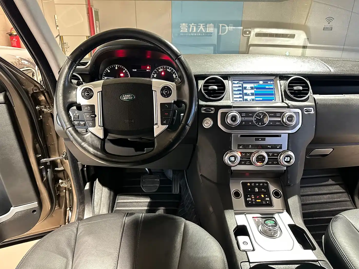 Land Rover Discovery 2013 3.0 SDV6 HSE Diesel фото 11
