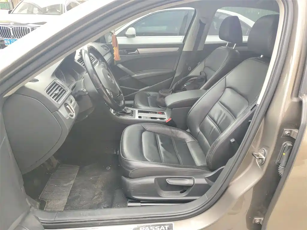 Volkswagen Passat 2014 1.8TSI DSG Luxury Edition фото 11