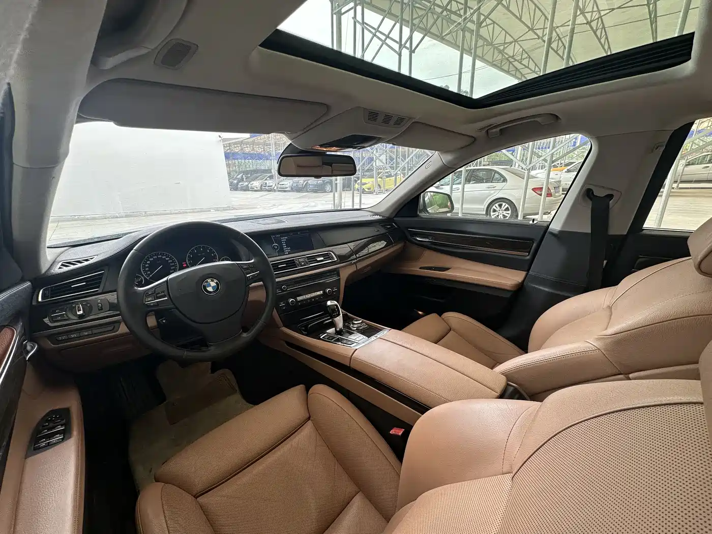BMW 7 Series 2009 Model 740Li Leading Edition фото 4