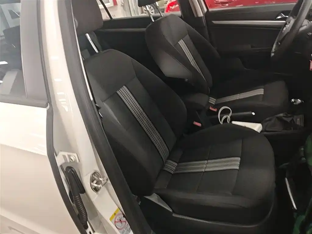Volkswagen Lavida Tour 2015 1.6L Automatic Trend Edition фото 25