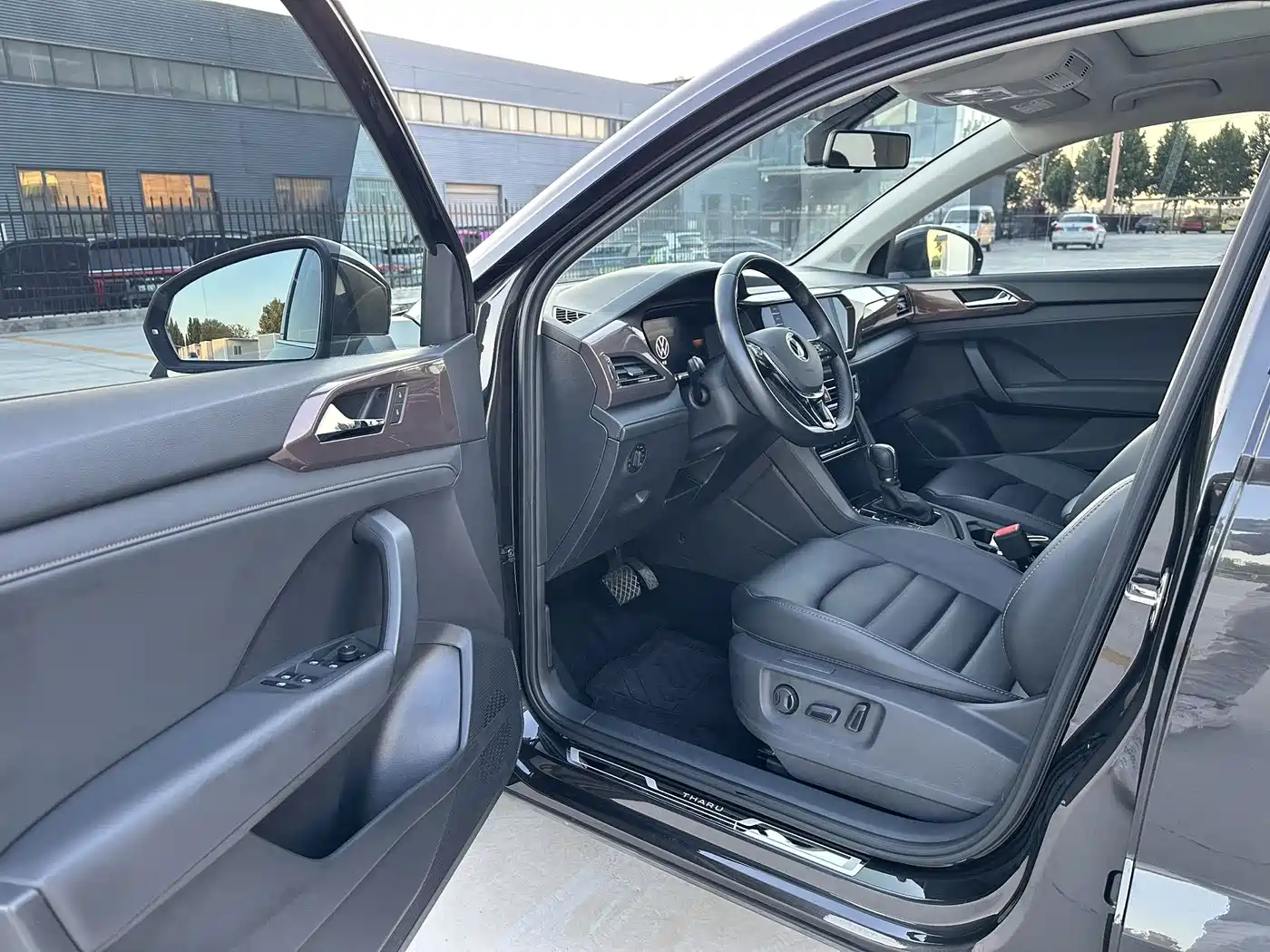 Volkswagen Tharu 2022 280TSI FWD Luxury Edition фото 8