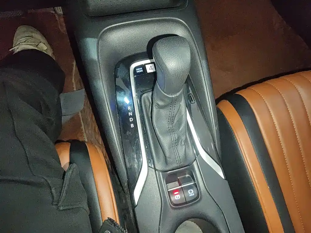 Toyota Corolla 2021 Hybrid 1.8L E-CVT Elite Edition фото 6