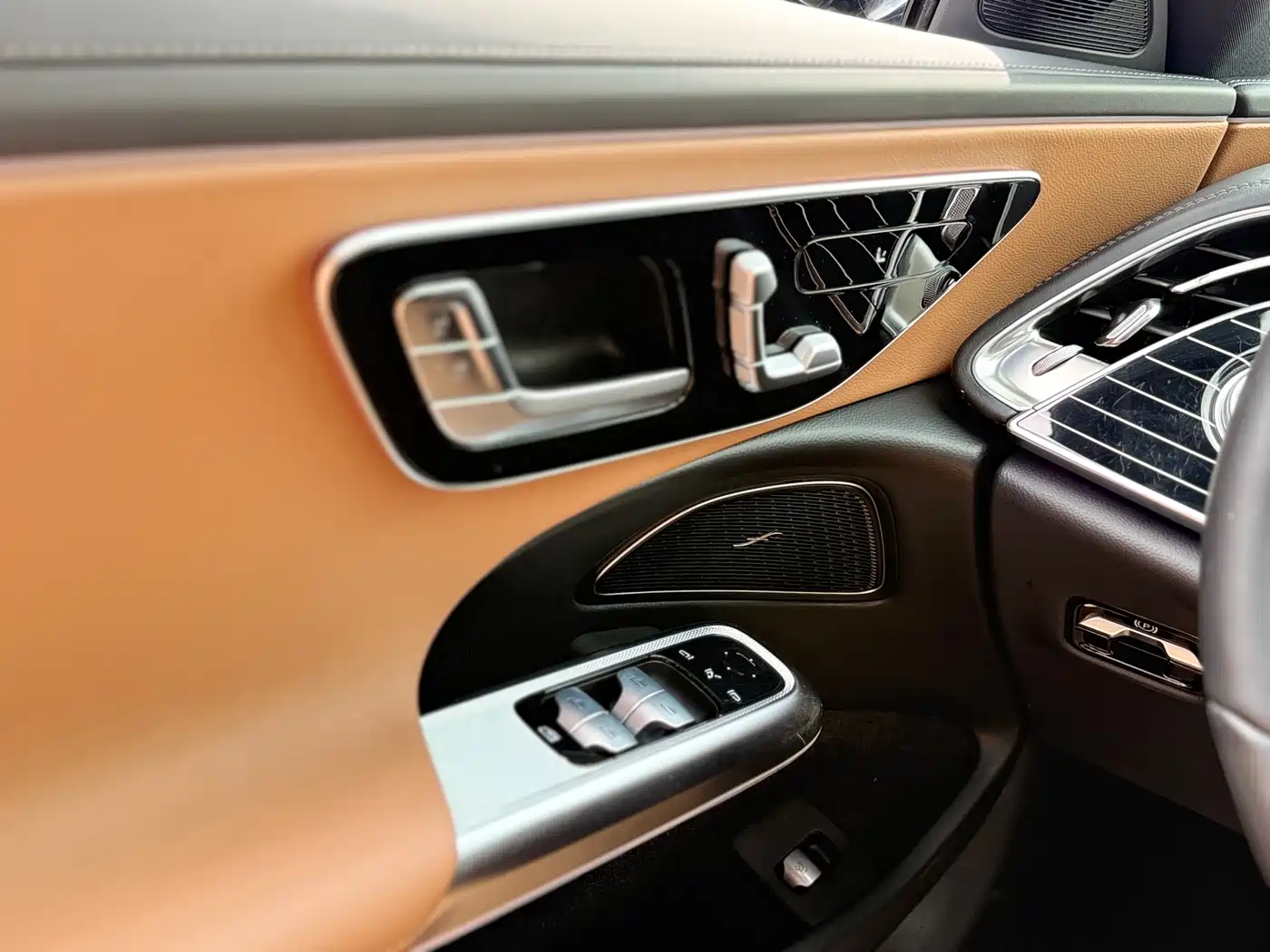 Mercedes-Benz E-Class 2024 Model E 260 L фото 15