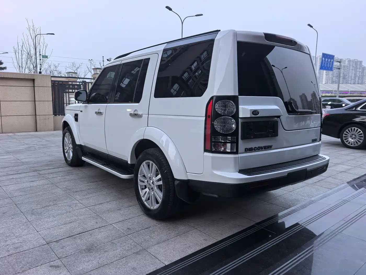 Land Rover Discovery 2016 3.0 SC V6 HSE фото 12