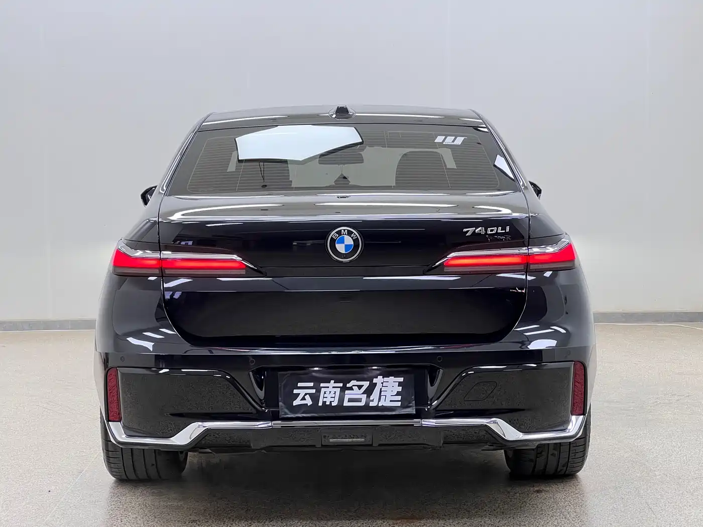 BMW 7 Series 2023 Model 740Li Leading M Sport Package фото 7