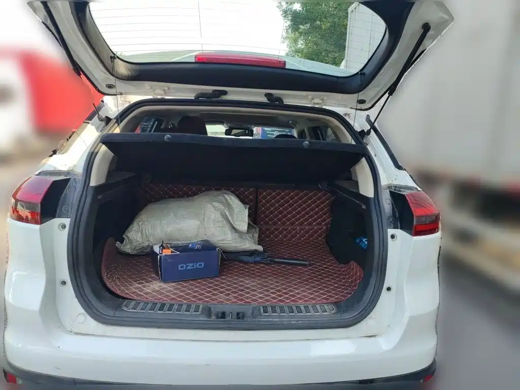 Photo 10 - Geely Atlas