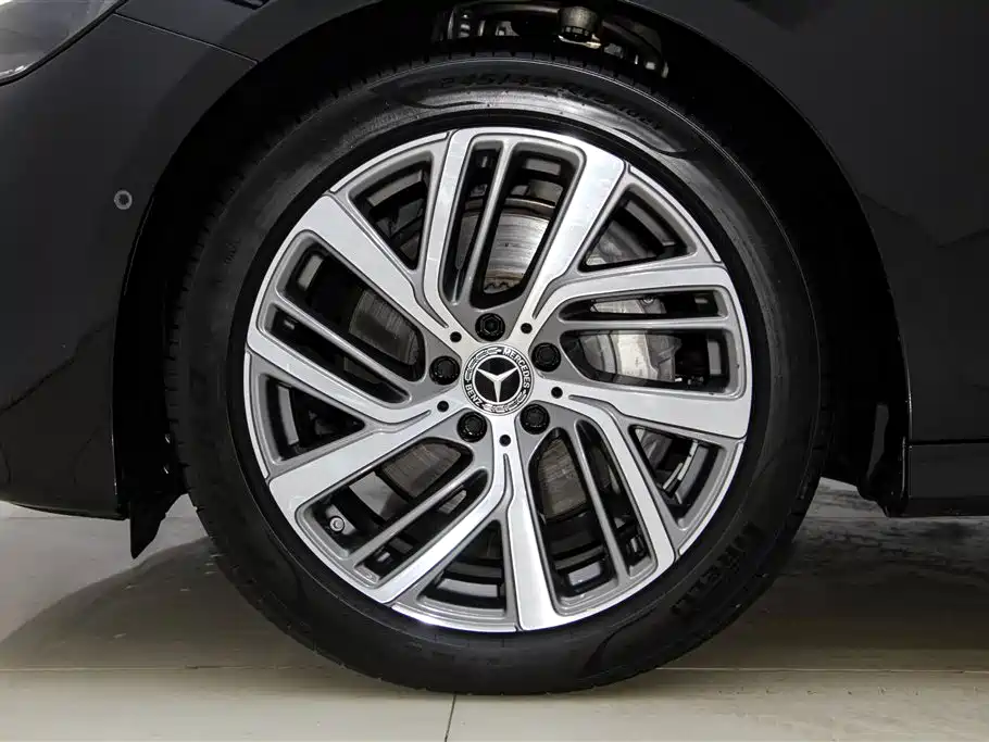 Mercedes-Benz E-Class 2024 E 300 L Fashion фото 11