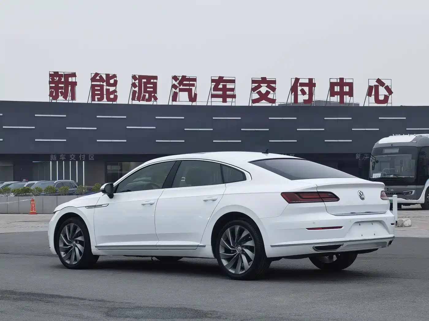 Volkswagen FAW-Volkswagen CC 2019 330TSI Luxury Appearance (China V) фото 9