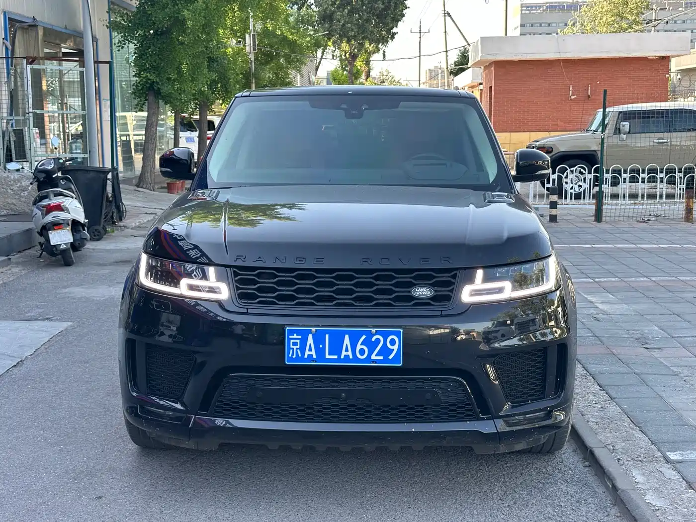 Land Rover Range Rover Sport 2021 3.0 L6 Gloss Black Edition фото 2