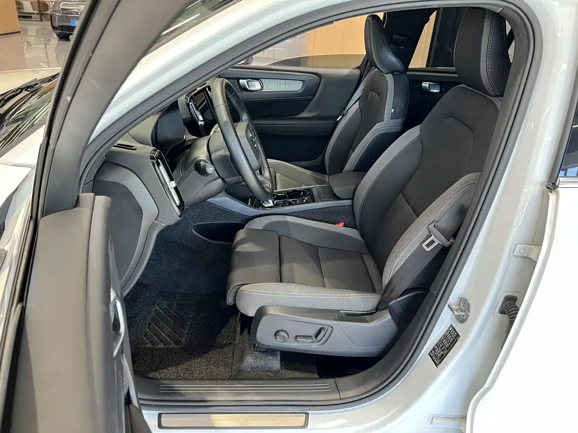 Volvo XC40 2024 2024 B3 Smart Elite Luxury Edition