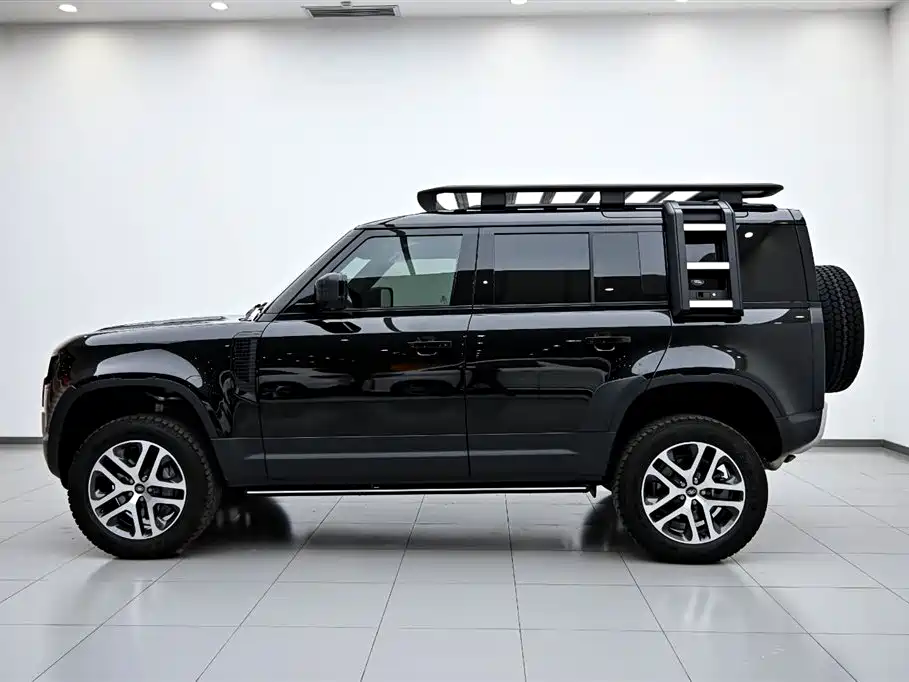 Land Rover Defender 2024 110 3.0T P400 Dark Special Edition фото 5