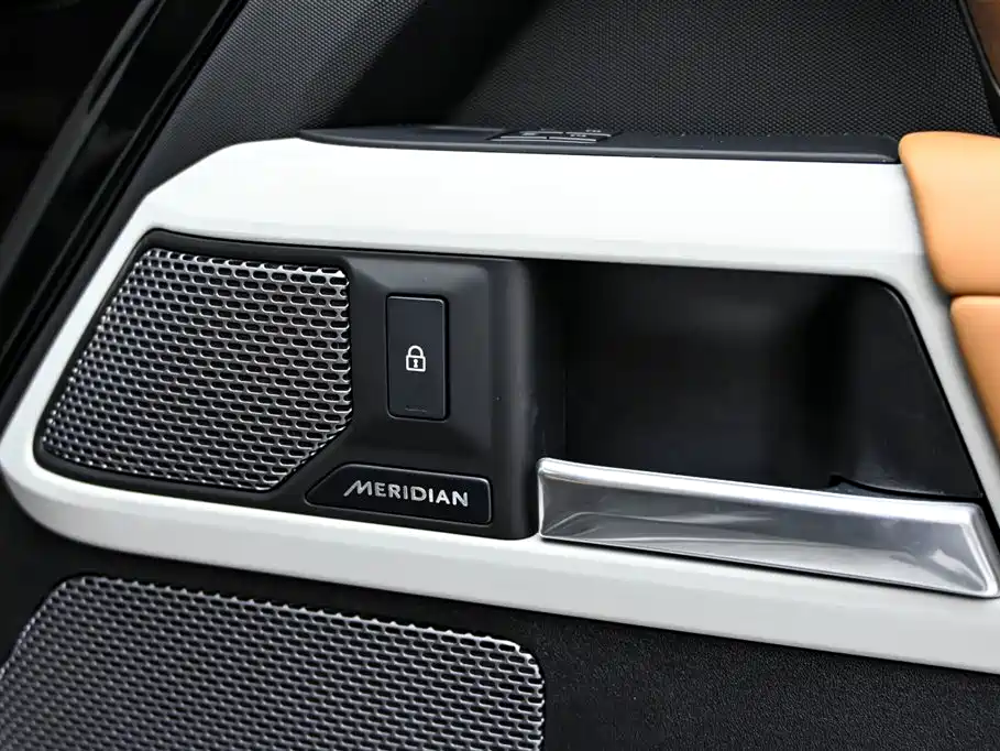 Land Rover Defender 2024 110 3.0T P400 Dark Special Edition фото 29