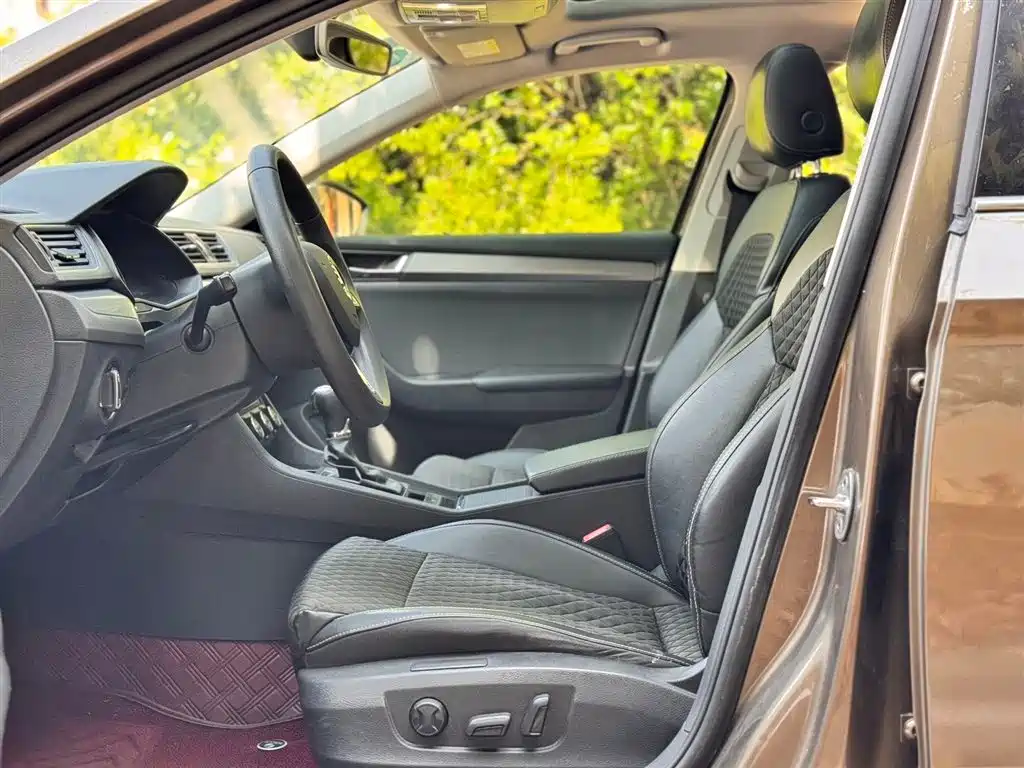 Škoda Superb 2018 TSI330 DSG Comfort Edition China V фото 6