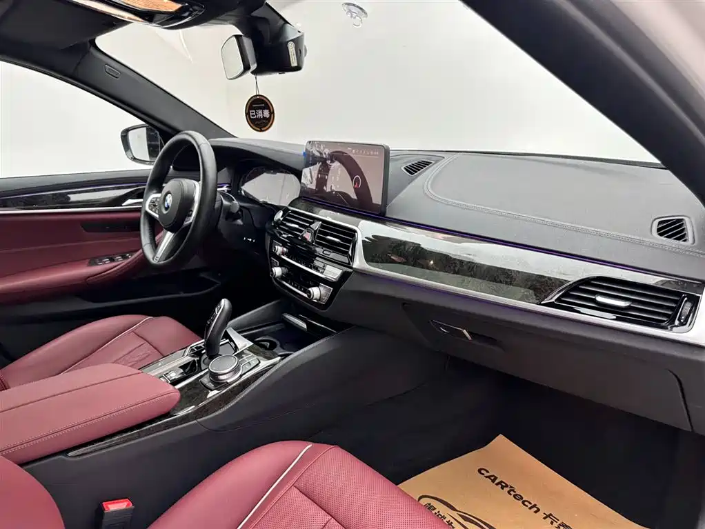 BMW 5 Series 2021 525Li M Sport Package фото 11