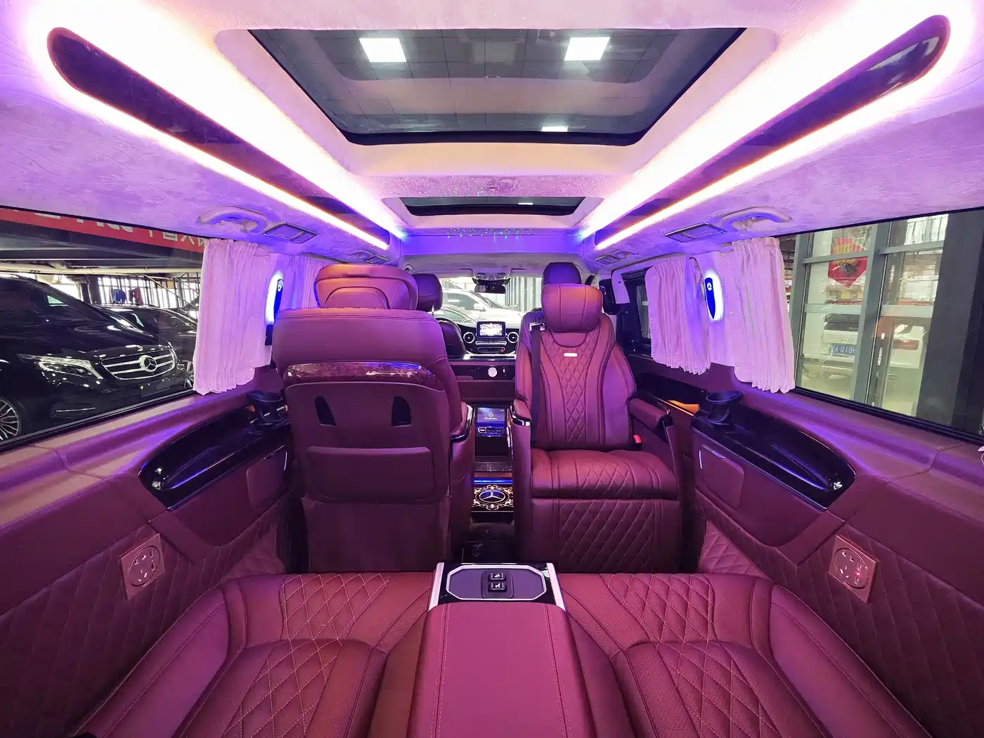 Mercedes-Benz V-Class 2018 V 260 L Premium Long Wheelbase Edition China VI фото 10
