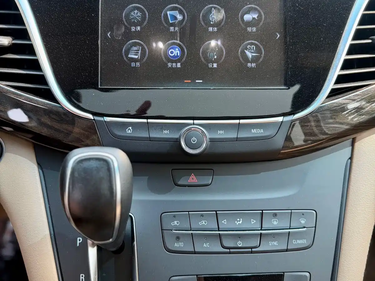 Buick GL8 2018 ES 28T Premium Type China VI фото 10