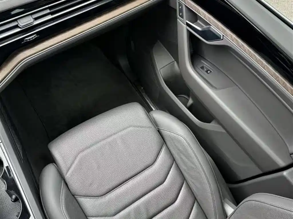 Volkswagen Touareg 2019 2.0TSI Sharp Wing Edition China V фото 12