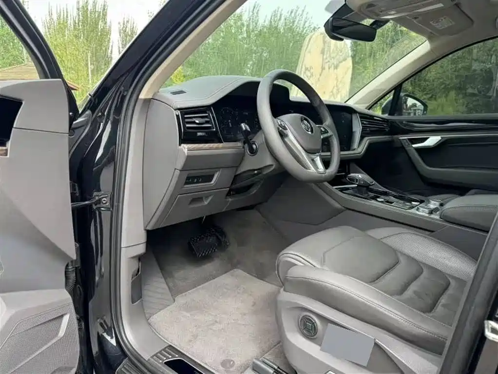Volkswagen Touareg 2019 2.0TSI Sharp Wing Edition China V фото 7